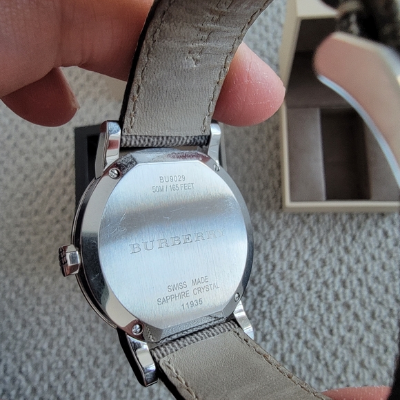Authentic Burberry watch - Picture 3 of 11